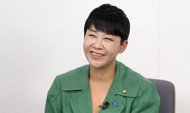 조국혁신당 김재원 의원이 지난 4일 서울 용산구 세계일보 사옥에서 인터뷰를 진행하며&nbsp;“난 의원보다 일반인에 더 가깝다고 생각한다”며&nbsp;“이 마음을 잊지 않겠다”고 말하고 있다. 세계일보 자료사진