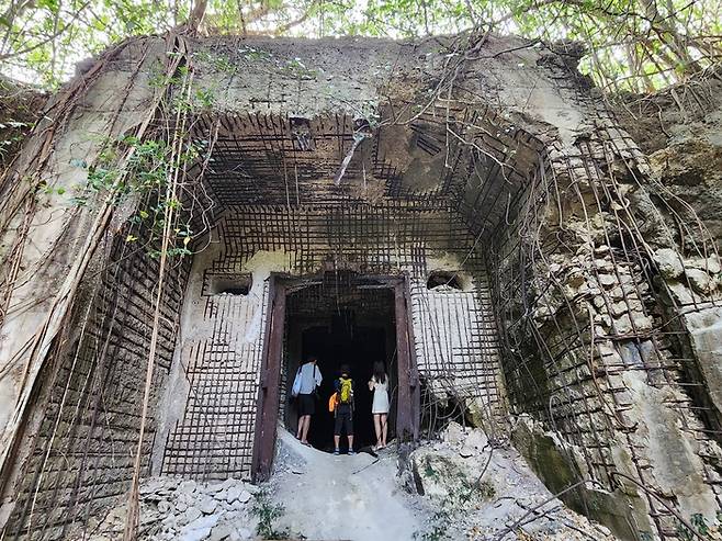 티니안에 있는 태평양전쟁 당시 일본군의  유류 저장소. 사진제공|마리아나관광청