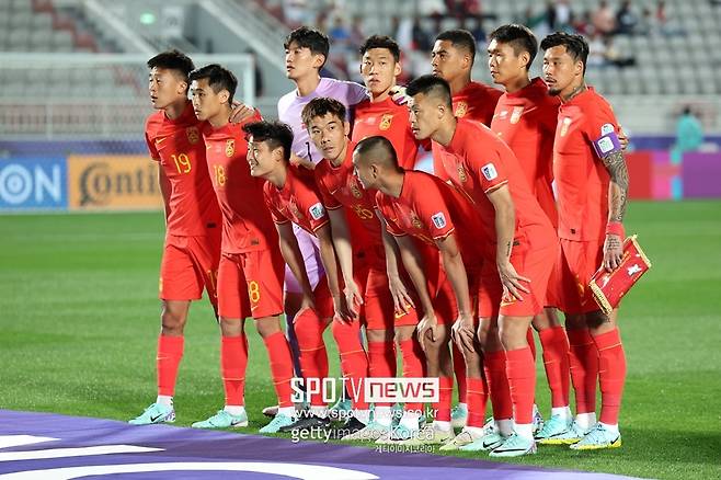 ▲ 김도훈 임시 감독이 이끈 한국 축구대표팀이 6일 오후 9시 싱가포르 국립경기장에서 2026 국제축구연맹(FIFA) 북중미 월드컵 아시아지역 2차예선 조별리그 C조 5차전 원정 경기에서 싱가포르를 7-0으로 크게 이겼다. 이날 승리로 4승 1무 승점 13점을 기록한 한국은 조 1위를 확정했다. 오는 11일 중국과 최종전 결과에 상관없이 최종예선 진출에도 성공했다. 그러나 3차 예선에서 톱시드를 받으려면 중국전도 이겨야 한다. 로테이션 없이 승리를 정조준하면서 한국 원정을 앞둔 중국은 2차 예선 탈락 우려가 커지고 있다.