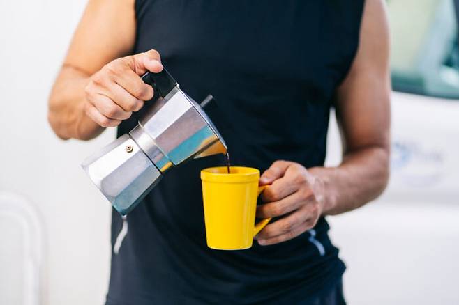 운동 전후로 커피를 마시면 몇 가지 운동 증진 효과를 거둘 수 있다. [사진=클립아트코리아]