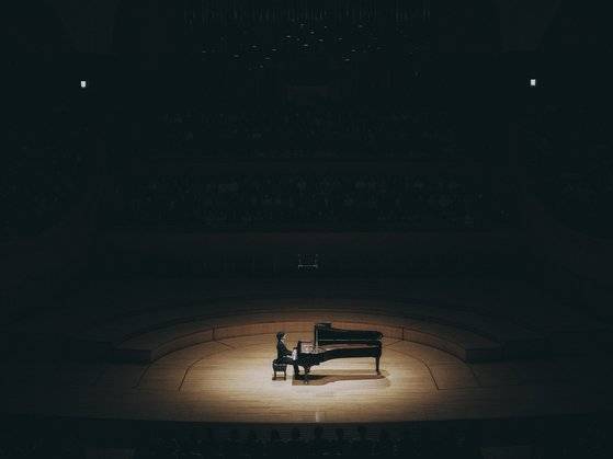 7일 서울 롯데콘서트홀에서 독주회를 연 피아니스트 임윤찬. 전국에서 총 7번 같은 곡을 연주한다. 사진 목프로덕션