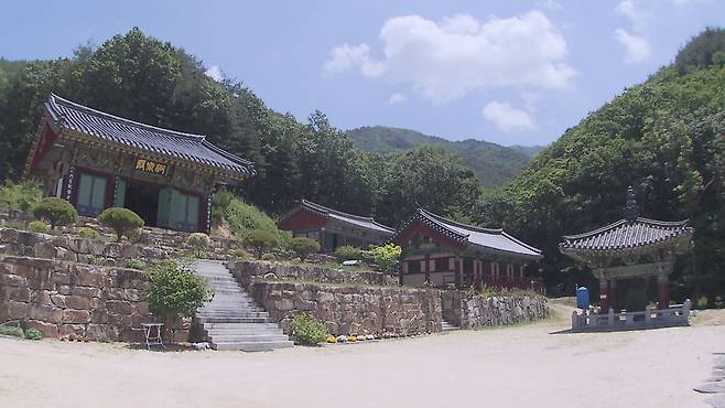 충북 영동군 중화사 전경