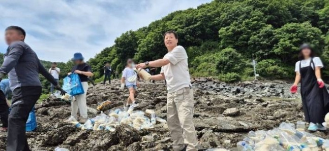 탈북민단체 큰샘이 지난 7일 오전 쌀 500㎏이 담긴 페트병을 북한 측으로 보냈다고 밝혔다. 박정오 대표 제공