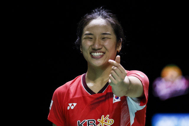 안세영이 8일 인도네시아 자카르타에서 열린 세계배드민턴연맹(BWF) 월드투어 슈퍼 1000 인도네시아 오픈 준결승에서 승리한 후 기뻐하고 있다. EPA연합뉴스