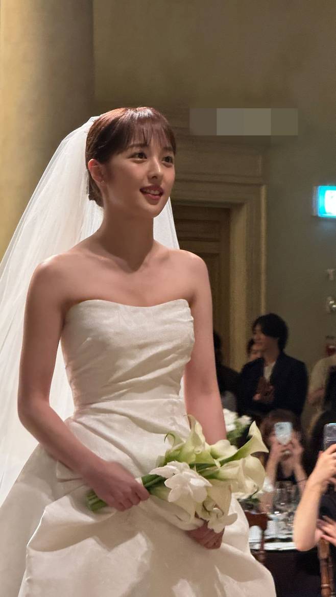 김혜윤 참석→이수현 축가..김보라♥조바른 결혼식 [종합]