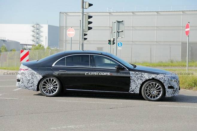 메르세데스-벤츠 'S클래스 페이스리프트' 테스트카 (출처 : Carscoops)