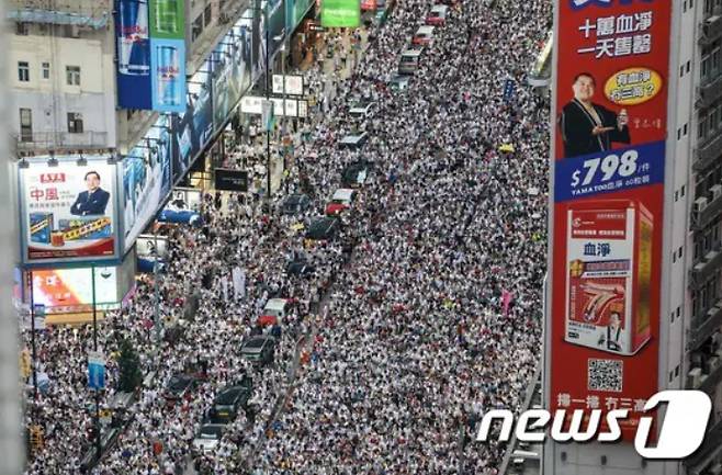 2019년 6월9일 홍콩에서 '범죄인 인도법'에 반대하는 시민들이 거리로 쏟아져나와 시위에 나선 모습. 주최측 추산 100만여명이 참여했다. /사진=뉴스1(AFP)