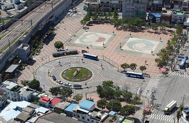 '금주 구역'으로 지정된 동인천역 북광장.[사진=동구 제공]