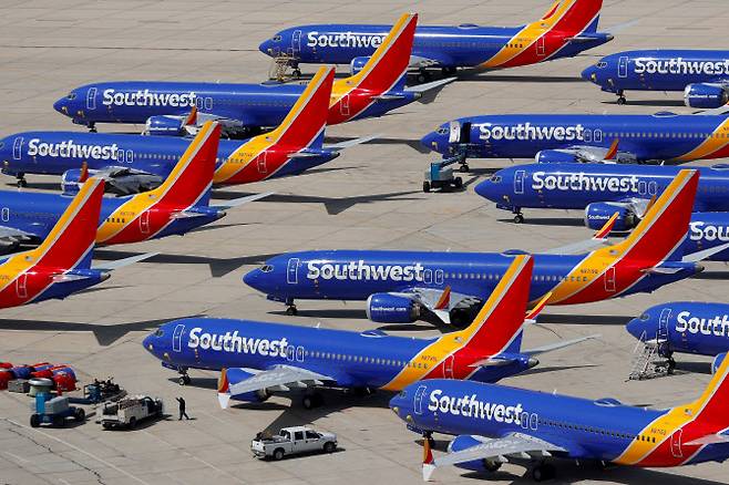 미국 캘리포니아주 빅터빌의 빅터빌공항에 착륙한 사우스웨스트항공 보잉 737 MAX 8 항공기 여러 대가 주기돼있다.(사진=로이터)