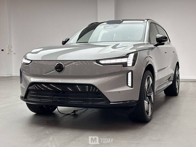 사진 : 볼보 EX90