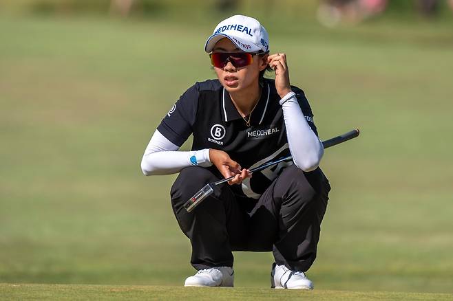 안나린이 10일 미국 뉴저지주 시뷰 리조트 베이 코스에서 열린 LPGA 투어 숍라이트 클래식 3라운드 18번홀에서 퍼트를 준비하고 있다./AP 연합뉴스