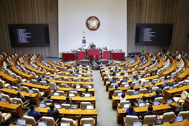 우원식 국회의장이 10일 오후 서울 여의도 국회에서 열린 제415회국회(임시회) 제2차 본회의에서 표결 결과를 발표하고 있다. 2024.6.10/뉴스1