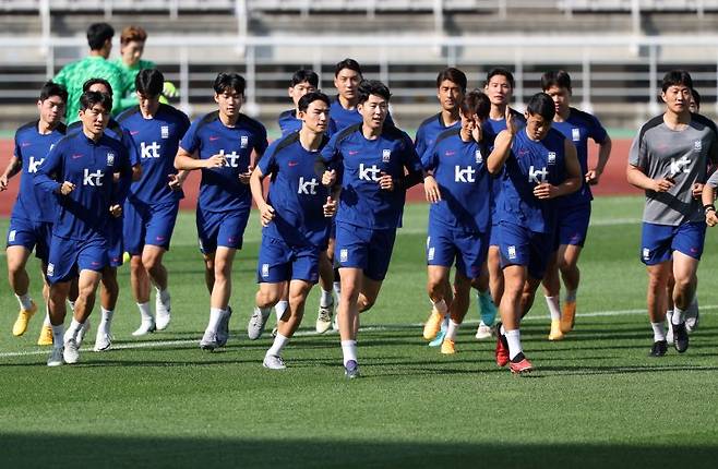 [고양=뉴시스] 홍효식 기자 = 대한민국 축구대표팀 선수들이 9일 오후 경기도 고양시 고양종합운동장에서 훈련하고 있다. 대표팀은 오는 11일 중국과 2026 국제축구연맹(FIFA) 북중미 월드컵 아시아 지역 2차 예선 경기를 치른다. 2024.06.09. yesphoto@newsis.com /사진=뉴시스