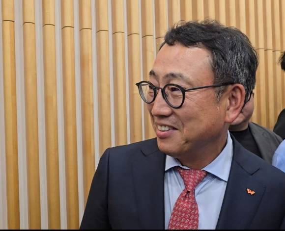 10일 오후 T타워 수펙스홀에서 유영상 SK텔레콤 대표가 취재진과 만나 질의응답을 이어가고 있다. [사진=안세준 기자]