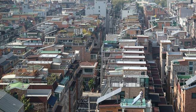 서울의 한 빌라 밀집지. 전세사기 여파로 빌라 전세가격지수가 급감하며 비아파트 전세 시장이 크게 위축하고 있다. 매경DB