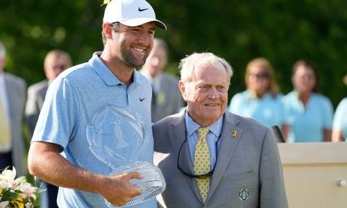 잭 니클러스와 함께 포즈를 취한 스코티 셰플러. [사진=PGA투어]