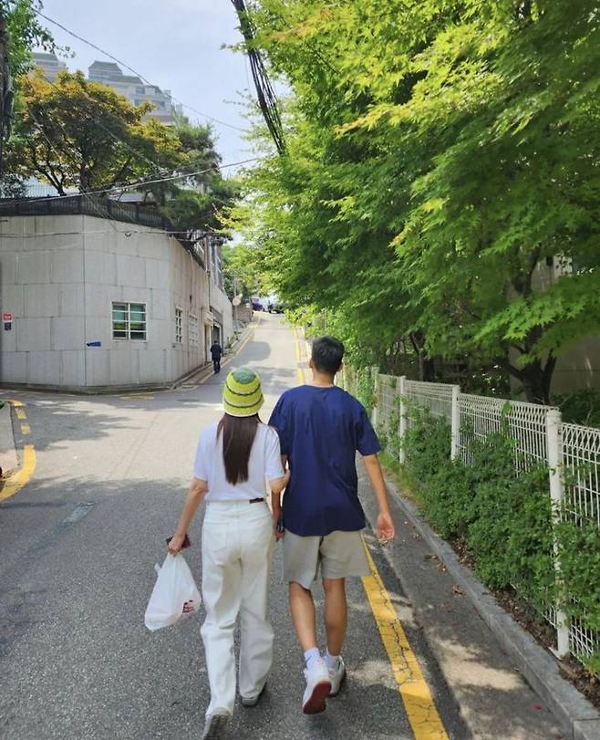 [서울=뉴시스] 정시아(왼쪽), 정시아 아들. (사진=정시아 인스타그램 캡처) 2024.06.10. photo@newsis.com *재판매 및 DB 금지