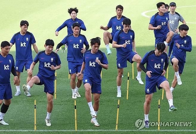 (고양=연합뉴스) 한상균 기자 = 손흥민 등 한국 축구 대표팀이 9일 고양종합운동장에서 훈련하고 있다. 대표팀은 11일 서울월드컵경기장에서 중국과 북중미 월드컵 2차 예선 최종전을 치른다. 2024.6.9 xyz@yna.co.kr