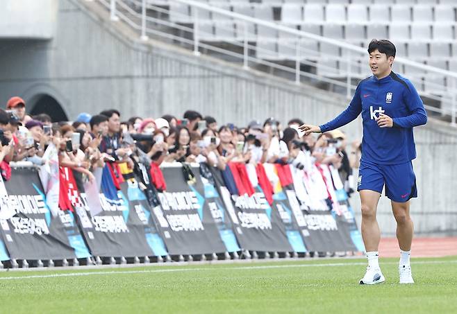 한국 축구 대표팀 주장 손흥민