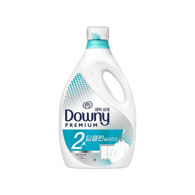 다우니 프리미엄 세탁세제 액체형 실내건조 2X 딥클린 겸용 - 같은 브랜드 실내 건조 세제 대비 효소 양이 2배 많아 찬물 세탁, 여름철 건조에도 탈취 효과가 강력하다. 2.7L 2만7천3백원.