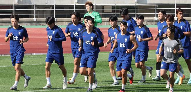 손흥민(가운데) 등 한국 축구대표팀 선수들이 9일 고양종합운동장에서 훈련하고 있다. 연합뉴스