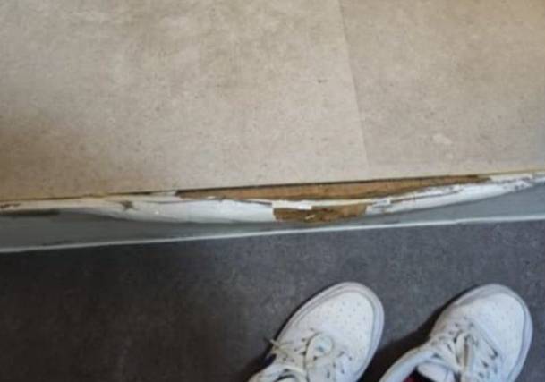 지난 8일 네이트판에 숙박앱을 통해 예약한 호텔을 방문했다가 사진과 다른 청결하지 못한 방 상태에 실망한 투숙객의 후기가 올라왔다. /사진=네이트판 캡처