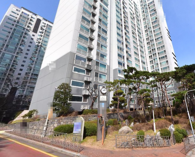 서울 ‘서초 세모녀 살인사건’의 피의자 강모씨가 거주했던 서초구의 브랜드 아파트 단지 전경. 네이버지도 거리뷰 캡처