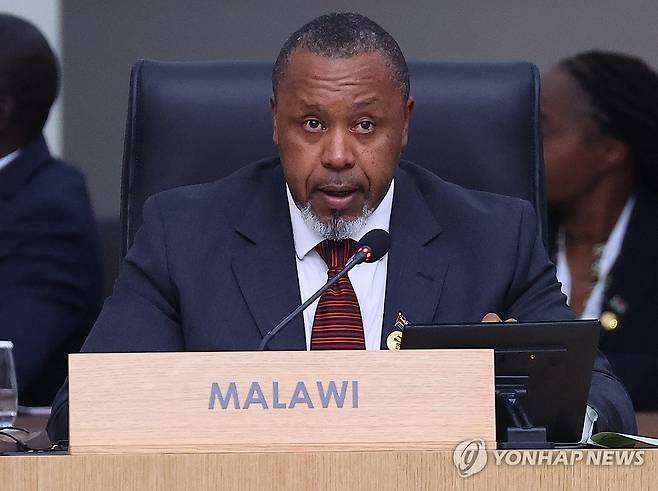 말라위 부통령 사울로스 칠리마 말라위 부통령이 지난 6월 4일 2024 한-아프리카 정상회의장에서 열린 한-아프리카 정상회의 세션2에서 발언하는 모습. 2024.6.11 [연합뉴스 자료사진]