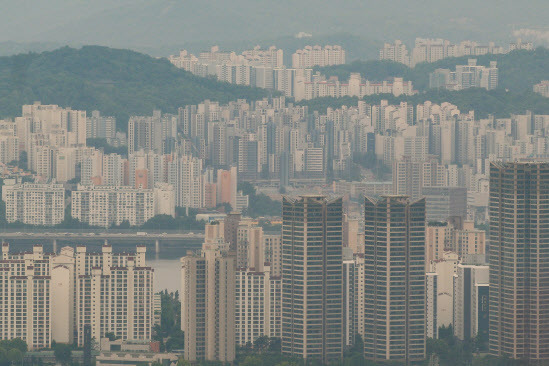 서울 남산에서 바라본 서울 시내 아파트 단지 모습.(사진=연합뉴스)