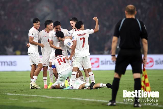 11일(이하 한국 시각) 오후 30분, 인도네시아 자카르타에 위치한 겔로라 붕 카르노 스타디움에서 2026 국제축구연맹(FIFA) 아시아 지역 2차 예선 F조 6라운드 인도네시아-필리핀전이 열렸다. 경기 결과는 2-0, 인도네시아의 승리였다. 인도네시아는 전반 32분 톰 헤이, 후반 11분 리즈키 리도의 연속골로 필리핀을 제압했다.