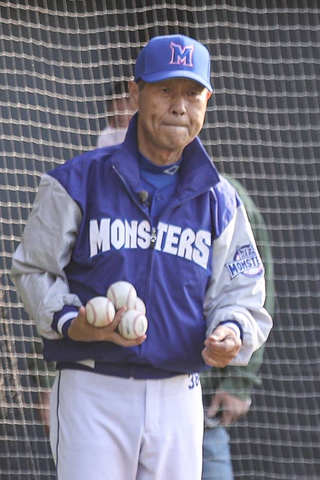 제이티비씨(JTBC) 예능 프로그램 \'최강야구\' 김성근 감독. 연합뉴스