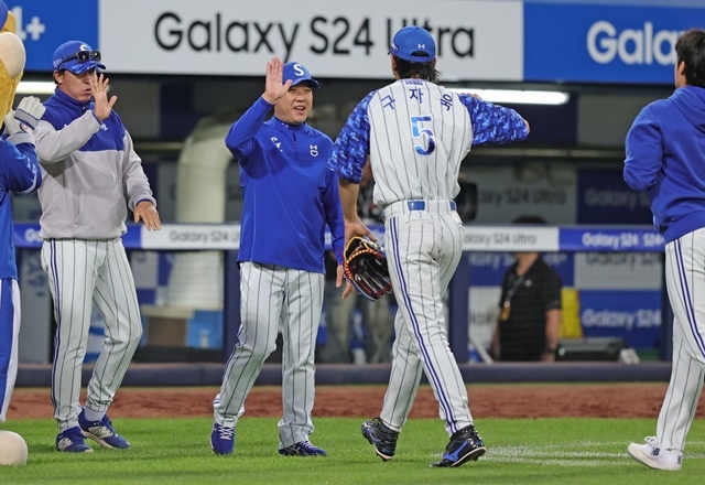 박진만 감독과 구자욱. 사진=삼성 제공