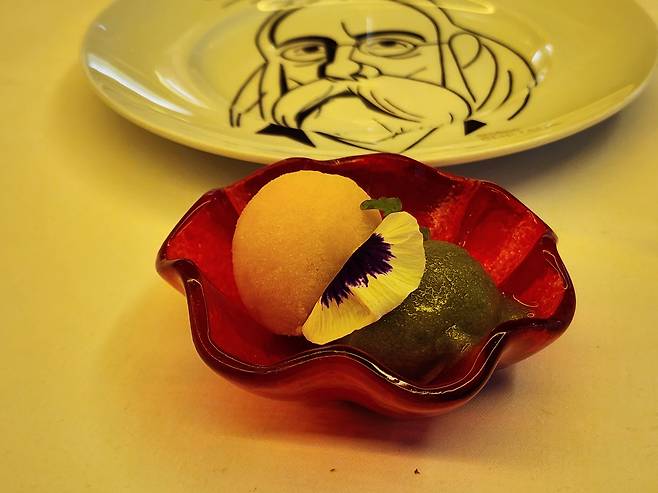 아리아호텔 코다 식당의 스메타나접시