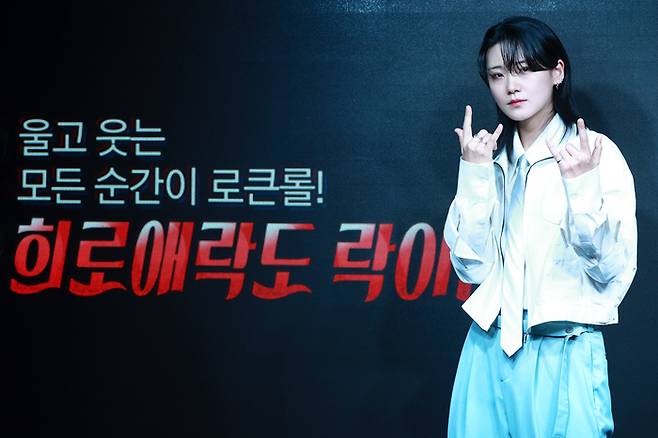 밴드 터치드의 보컬 윤민이 12일 오후 서울 마포구 엠피엠지에서 열린 기자간담회에서 포즈를 취하고 있다. 연합뉴스