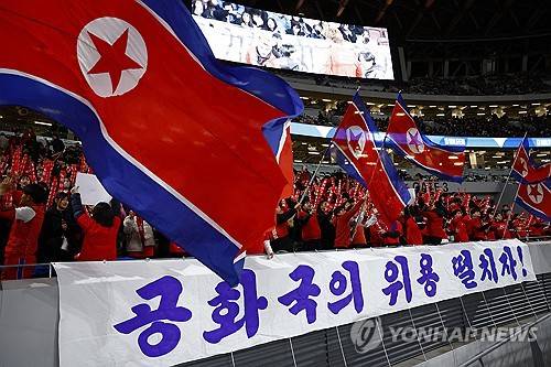 북한 남자축구대표팀이 11일 동남아 라오스 비엔티안 국립경기장에서 열린 2026 월드컵 아시아 2차예선 미얀마와의 최종전에서 4-1 대승을 거두면서 3차예선 진출을 확정지었다. 북한은 지난 3월 일본과의 평양 홈 경기를 전격 취소하면서 몰수패를 당하고 탈락 위기에 몰렸으나 이번 달 2연전을 모두 이긴 끝에 극적으로 생환, 월드컵 본선 진출을 바라보게 됐다. 북한은 조추첨 결과에 따라 한국과 2경기를 치를 수도 있게 됐다. 연합뉴스