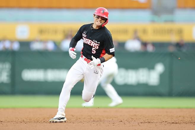 11일 인천SSG랜더스필드에서 열린 2024 신한 SOL Bank KBO리그 KIA 타이거즈와 SSG 랜더스의 경기, KIA 김도영은 2회초 1사 1루 상황 3루에서 세리머니를 하다 태그 아웃됐다. KIA 타이거즈