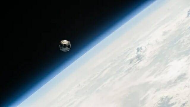 지난 6일 보잉 스타라이너 우주선이 검은 우주를 배경으로 푸른 지구 위를 비행하는 모습 (사진=NASA)