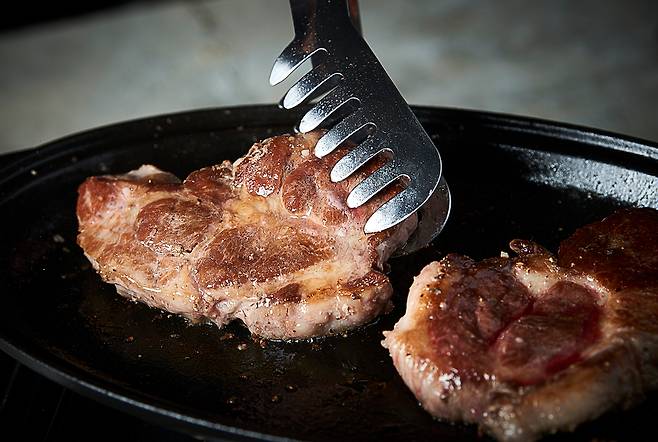 돼지고기 중 목살은 지방과 살코기가 적당한 비율로 섞여 있는 부위다./사진=클립아트코리아
