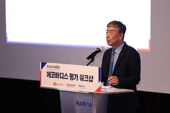 12일 서울 염곡동 코트라(KOTRA) 본사에서 열린 에코바디스 평가 대응 워크샵에서 안완기 KPC 회장이 개회를 선언하고 있다. [사진=한국생산성본부]