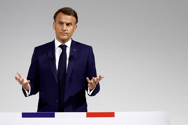 12일 대국민 기자회견에서 마크롱 대통령이 중도 결집을 호소하고 있다. (사진 출처: 로이터)