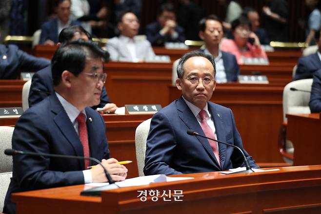 추경호 국민의힘 원내대표가 12일 국회에서 열린 의원총회에서 굳은 표정을 짓고 있다. 2024.06.12 박민규 선임기자