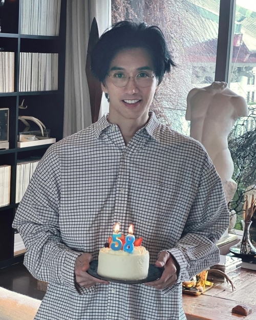 지난 3월 58세 생일을 맞아 추안도 탄이 올린 사진. [사진출처 = 추안도 탄 인스타그램]