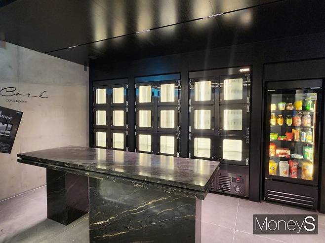 유료 이용 와인 스토리지. 다른 주민들과 공유해 사용할 수도 있다./사진=머니S 정영희 기자