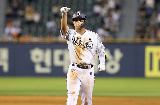 13일 잠실구장에서 세리머니를 선보이는 두산 박준영. 두산 베어스 제공