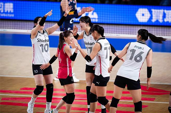 여자 배구 대표팀이 VNL에서 이탈리아에게 완패했다. (FIVB 홈페이지)