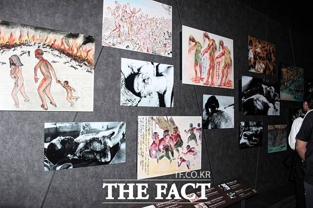 사진은 평화기념자료관에 전시되어 있는 원폭 피해자의 처참한 실상을 담은 사진과 그림. 평화기념자료관 어디에도 조선인 피해자들의 모습과 기록은 찾아 볼 수 없다. / 히로시마 = 나윤상 기자