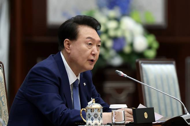 President Yoon Suk Yeo speaks during a summit with Uzbek President Shavkat Mirziyoyev in Tashkent, Uzbekistan on Friday. (Pool photo via Yonhap)