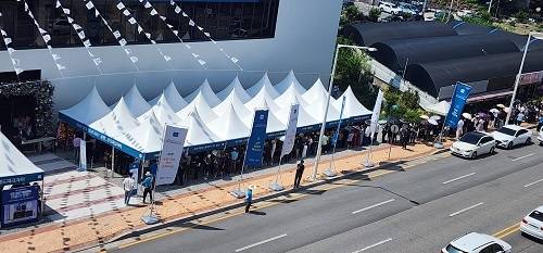 순천그랜드파크자이 견본주택에 몰린 인파 (사진=업체 제공)