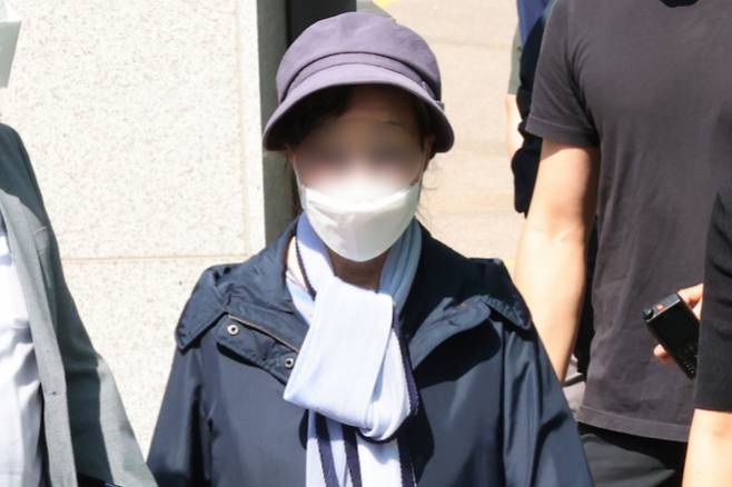 윤석열 대통령의 장모 최은순씨가 성남 도촌동 부동산에 대한 취득세 소송에선 승소했으나 과징금 소송에선 패소했다. 사진은 지난달 14일 서울 송파구 서울동부구치소에서 가석방되는 최씨. /사진=뉴스1