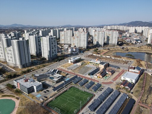 충북혁신도시 태양광 발전시설. 진천군 제공